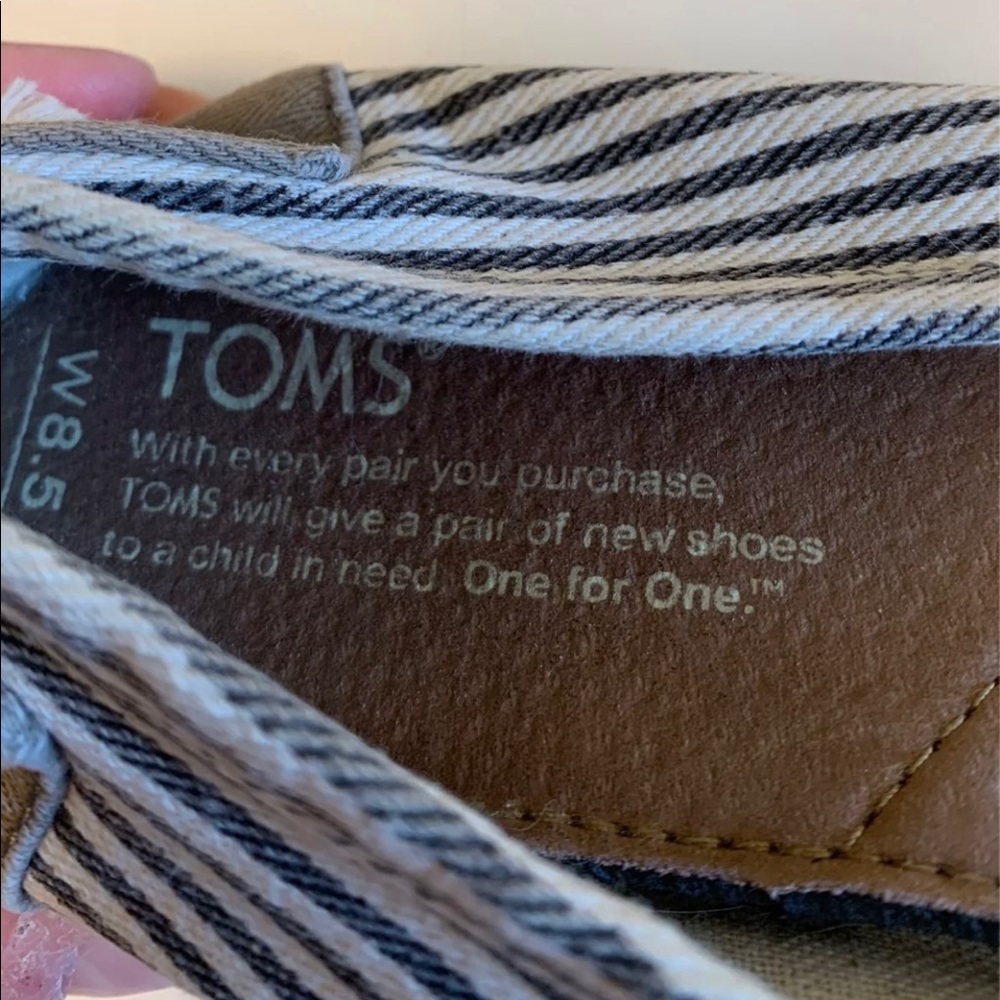 Toms - Picture 2 of 6